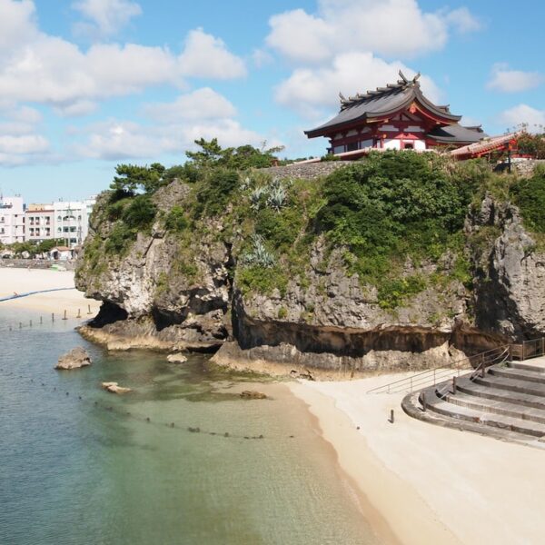 Discover the best beaches of Japan: a fusion of serenity and culture